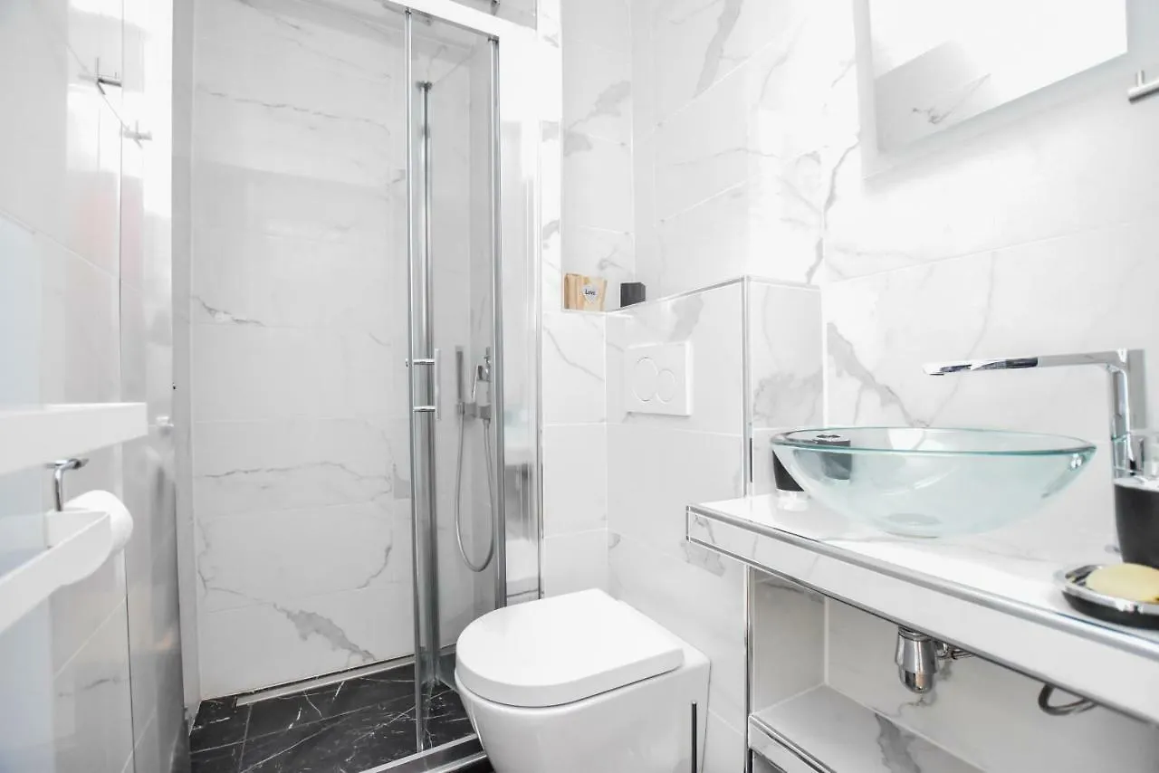 Luxe, Avenue Foch Apartment *