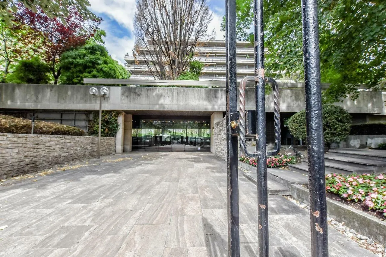 Luxe, Avenue Foch Apartment